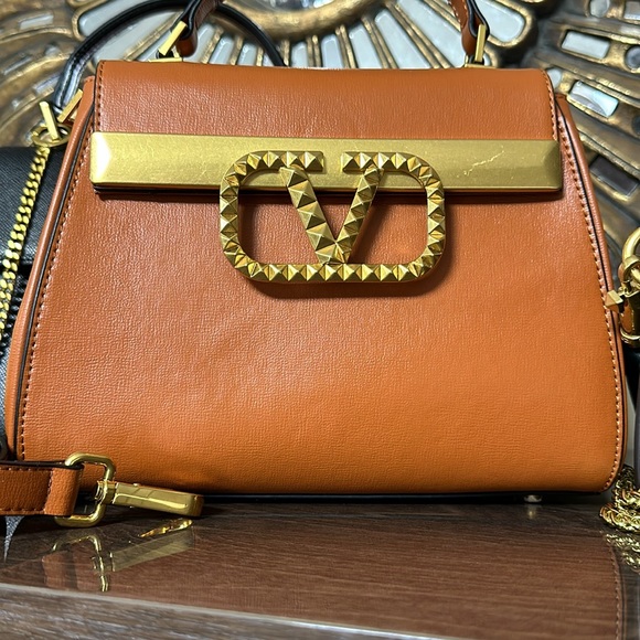 Valentino Garavani Rockstud Alcove Top Handle Bag - Picture 5 of 17